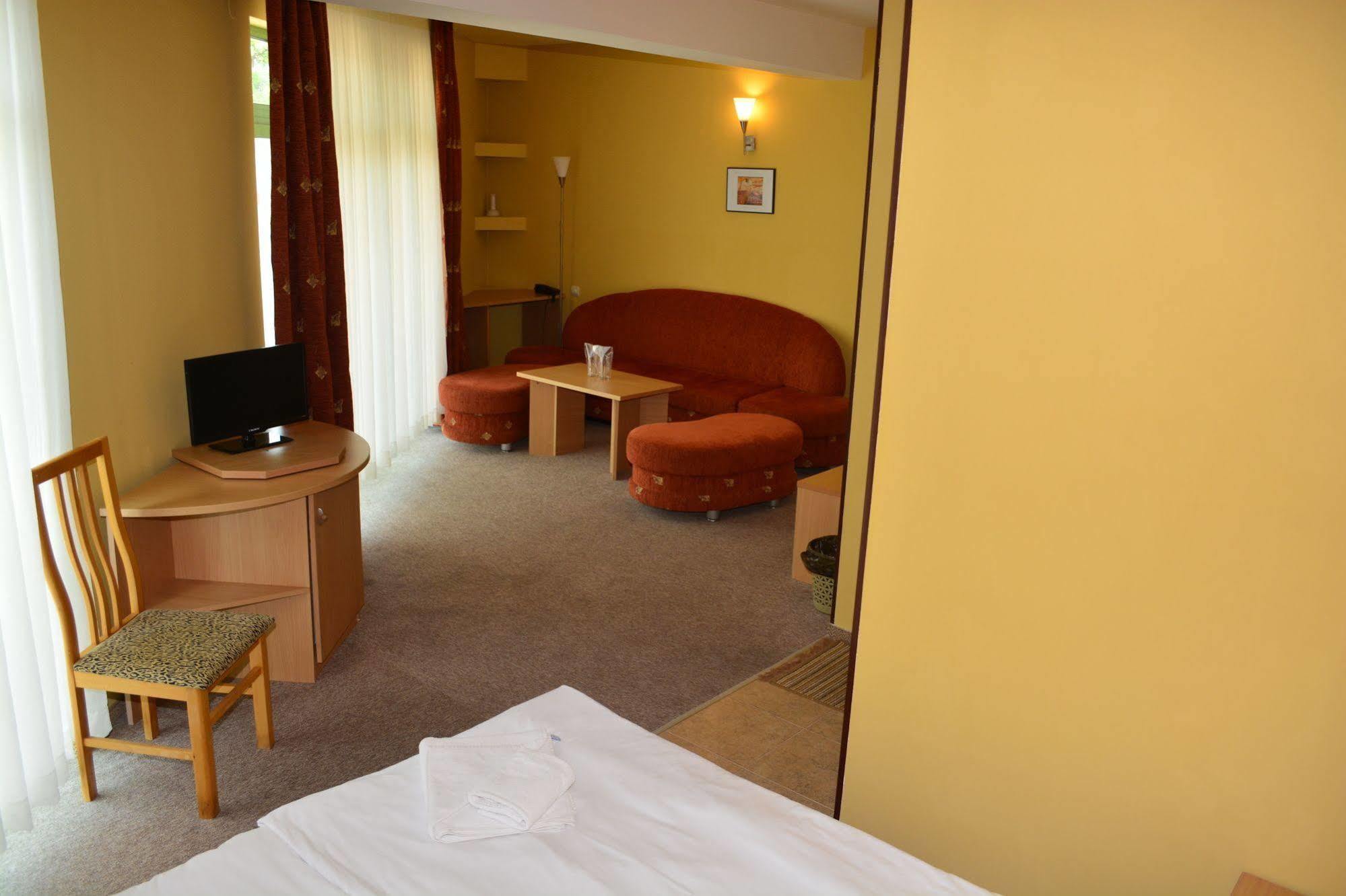 Hotel Juli Sluneční pobřeží Exteriér fotografie